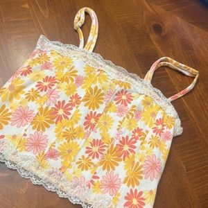 Forever21 Sweet Daisy Top Size Medium
